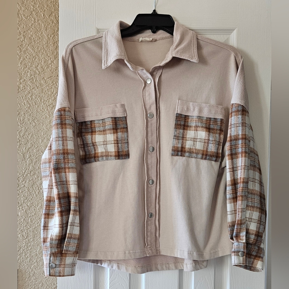 Altar'd State cream knit blouse w/flannel Sleeves and pockets.  Size S
